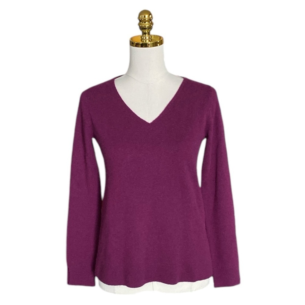 Neiman Marcus Cashmere Collection Classic V-Neck Purple Pullover Sweater Size S